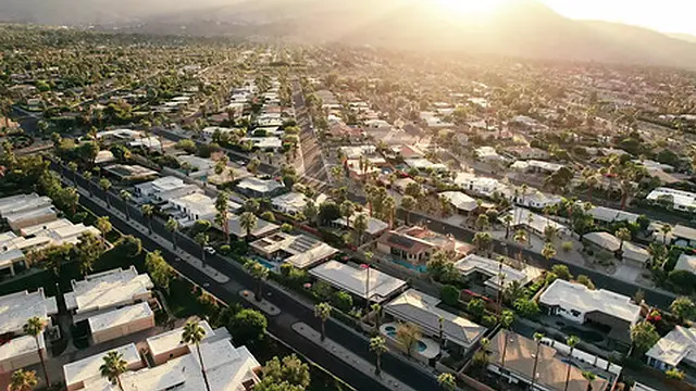  Busty milf Savannah Craves It All In Intense Group Sex