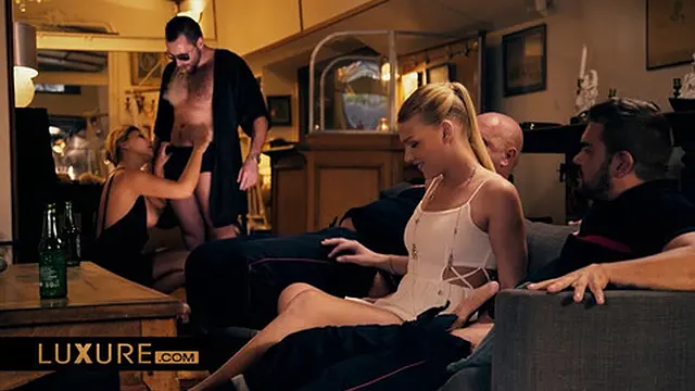 ′Sultry sextet shatters senses with steamy group bangs &mdash;  raw rectal ravaging &mdash;  and ravishing vixens′