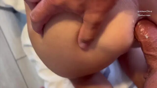 Mature MILF takes big cock in her ass for first time