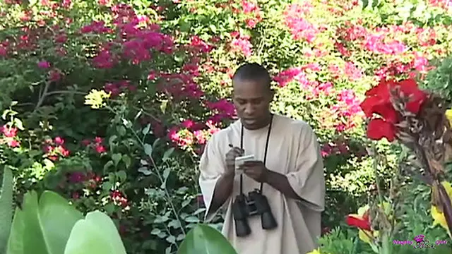 Guy creeps on hot cougar &mdash;  screws her in backseat ′til creamy cum overload