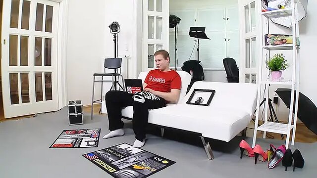 Curvy Russian teen casts her mouth on older guy