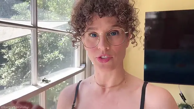 milf Shows boyfriend the XXX Art of Adult Entertainment