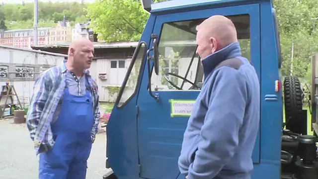 Wild German妓女Thrives In Intense Threesome Action