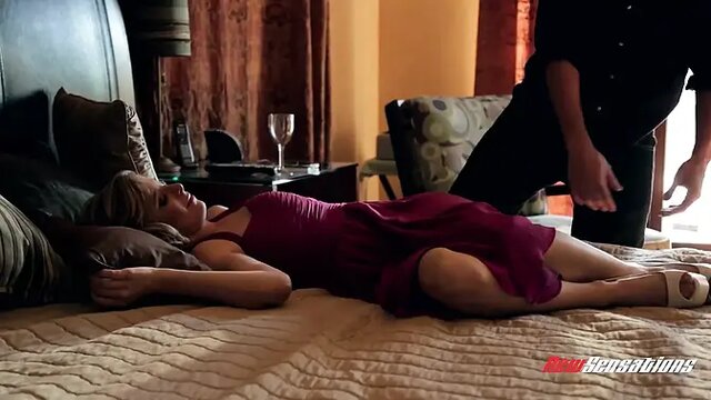 Penny Pax dominates Emma Marx in intense submission session