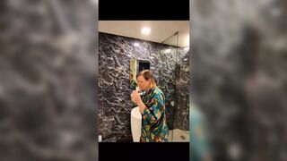 I fuck my stepmom's ass🍑 in the bathroom 