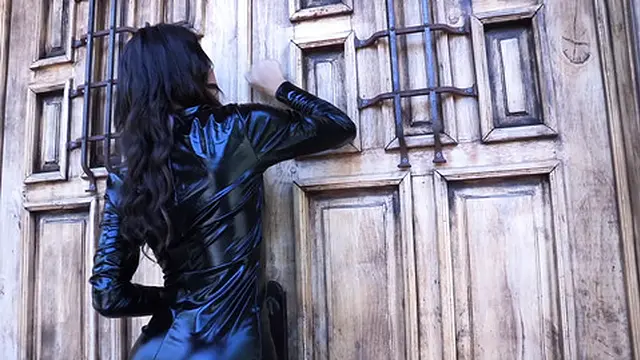 Cheerleader Team meets at hotel for licking and sucking