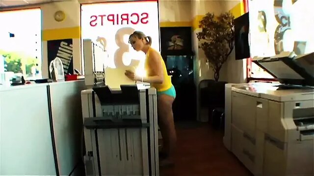 Adrianna Nicole's pussy stretched wide by Shorty's thick shaft