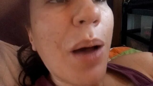 Amateur girl with tight pussy and massive ass