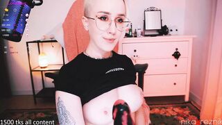 I can play with my dildos all day long