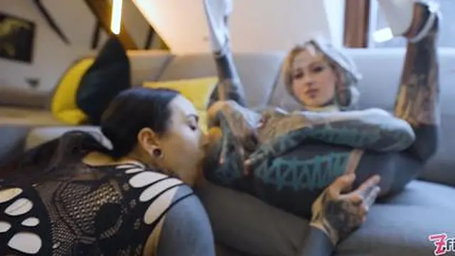 Burlesque Tattoo Beauty with Big Boobs Gives Anal Fuck with Strap-on