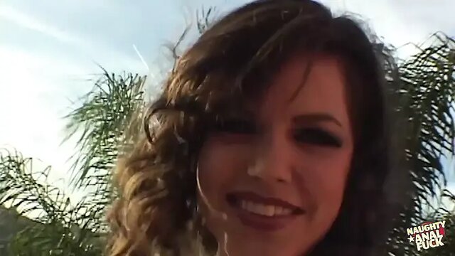 Brunette Bobbi Starr takes double penetration without warning