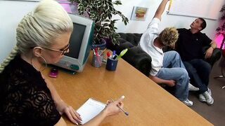 Gangbang with Victoria Rose and Luna Luxx are MILFs with