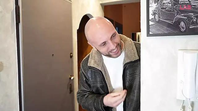 This horny🥵 milf gets her massive cock🌭 serviced